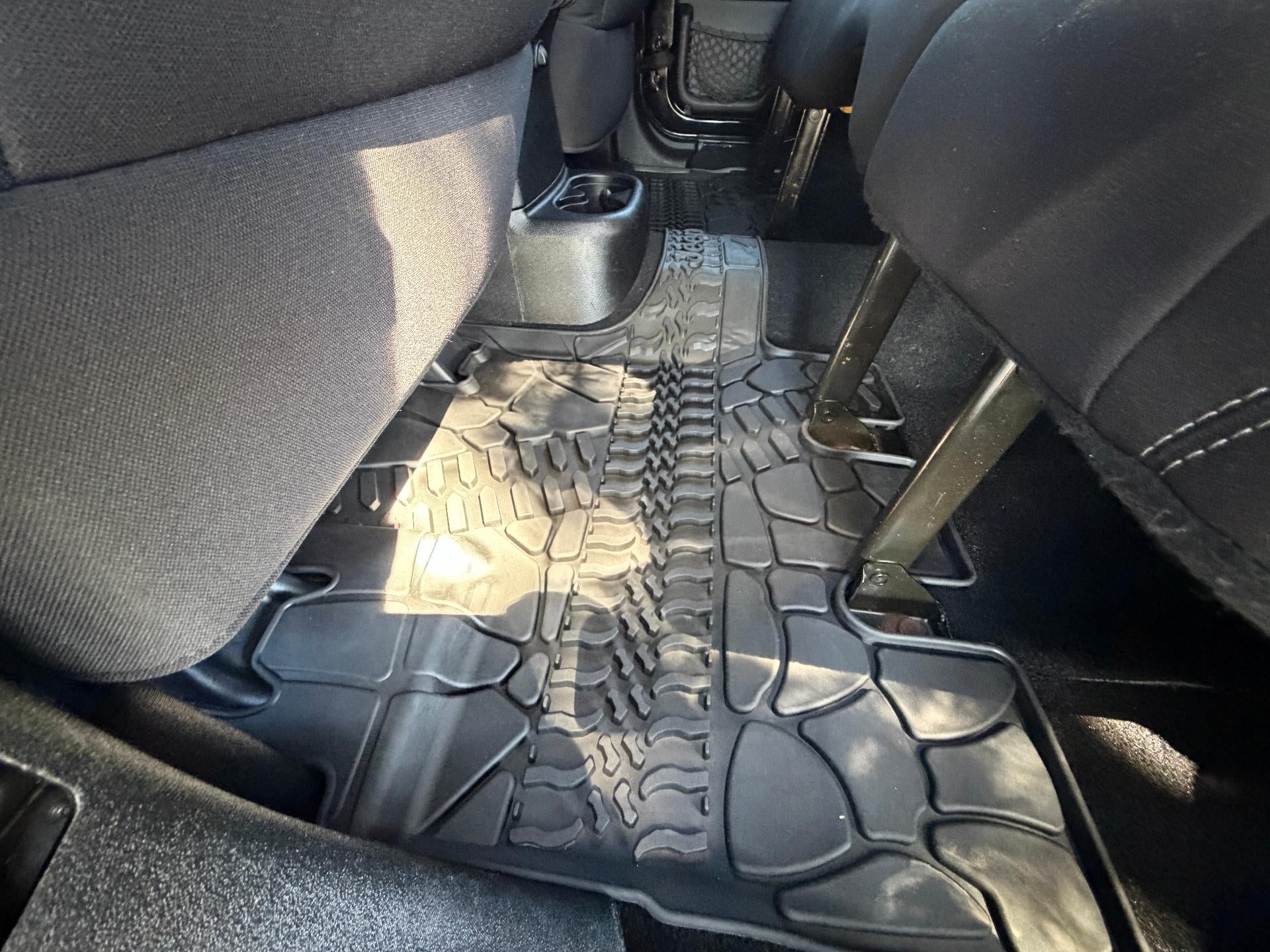 2013 Jeep Wrangler Unlimited SAHA