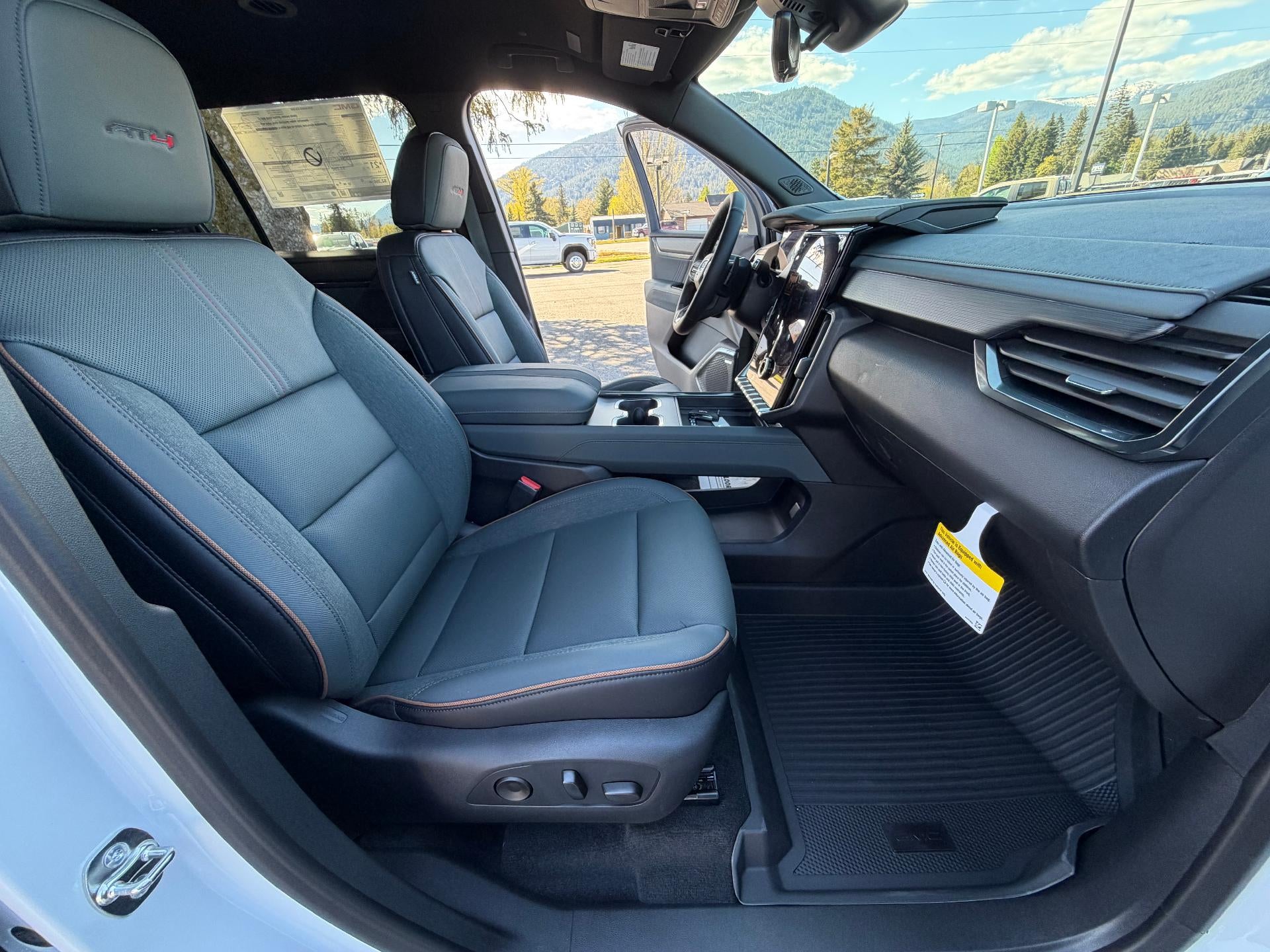 2026 GMC Acadia AWD AT4