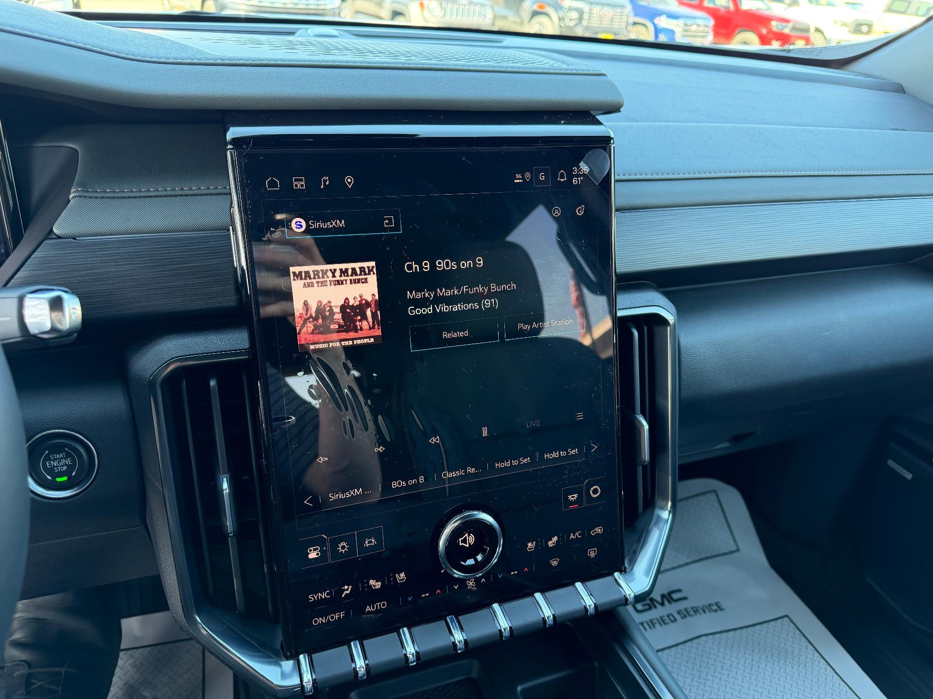 2026 GMC Acadia AWD AT4