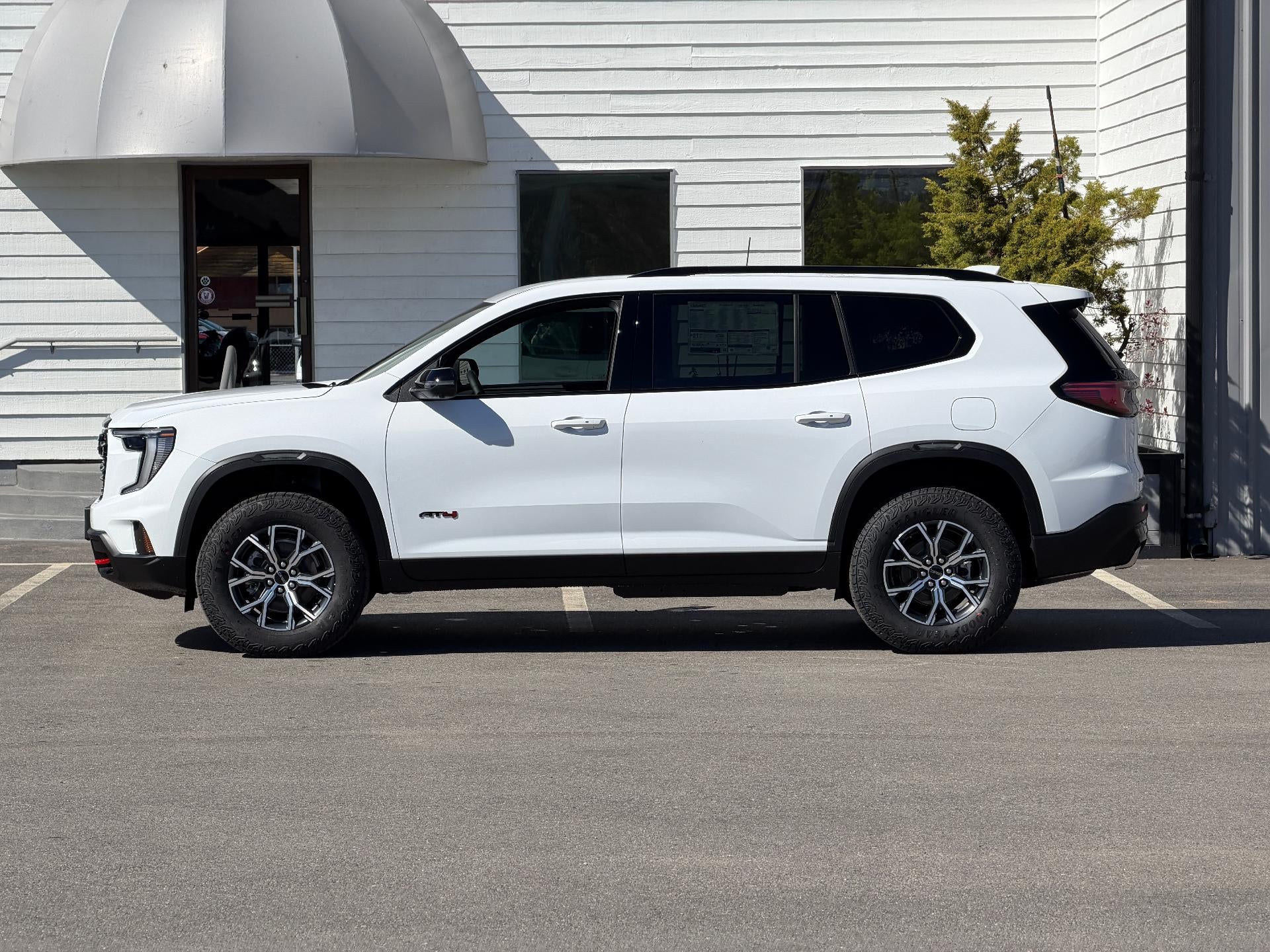 2026 GMC Acadia AWD AT4