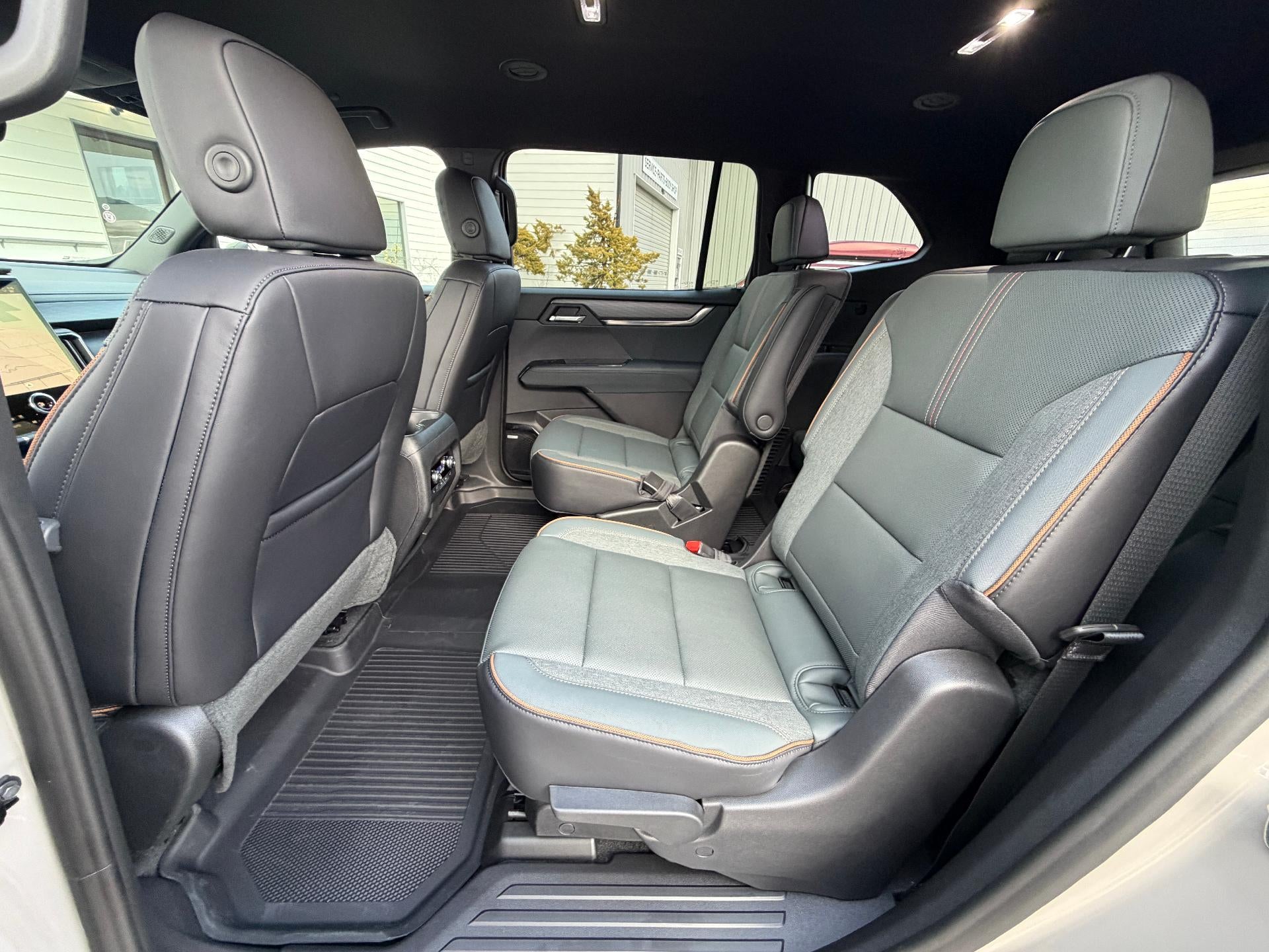 2026 GMC Acadia AWD AT4