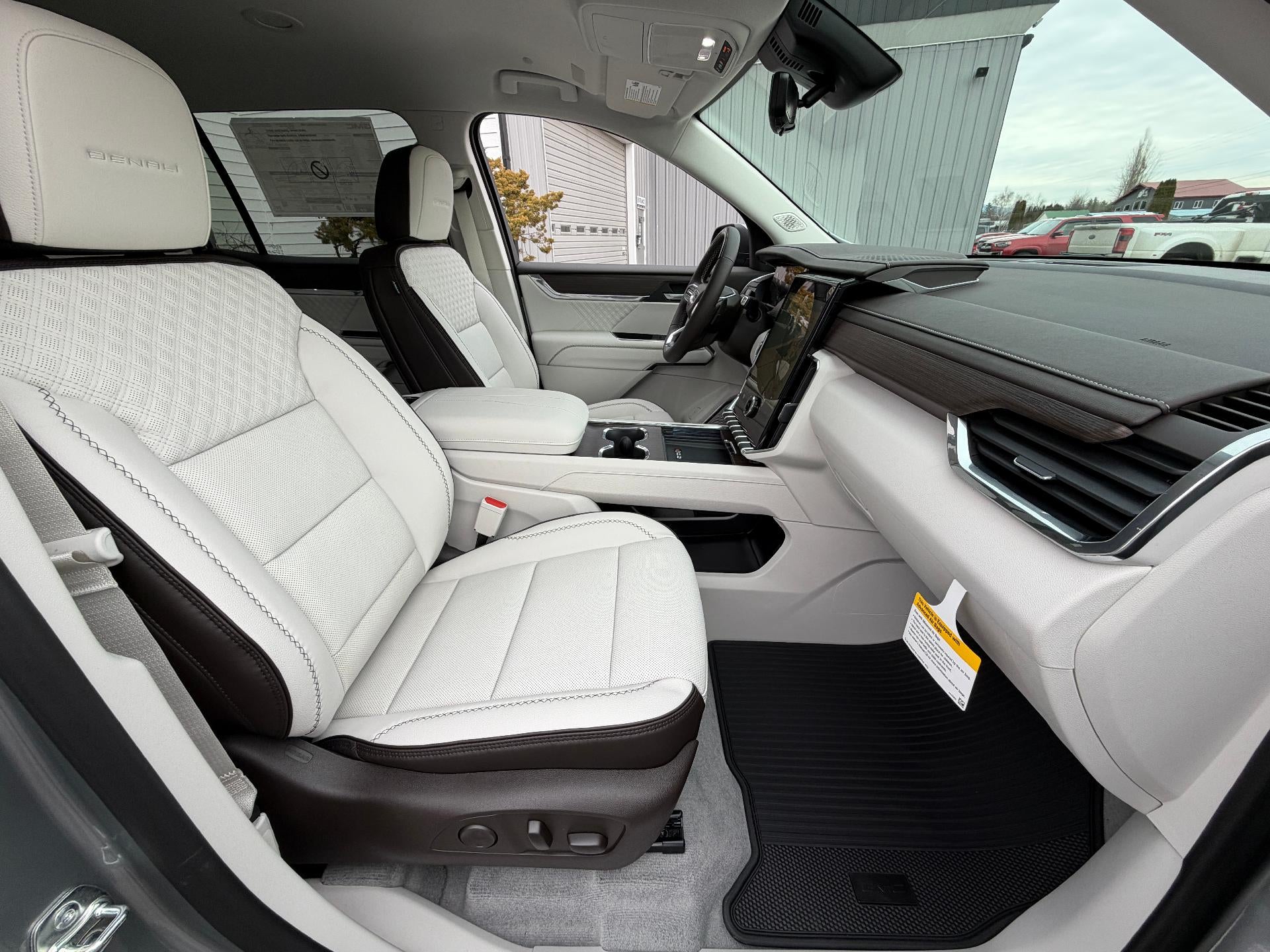 2026 GMC Acadia AWD Denali