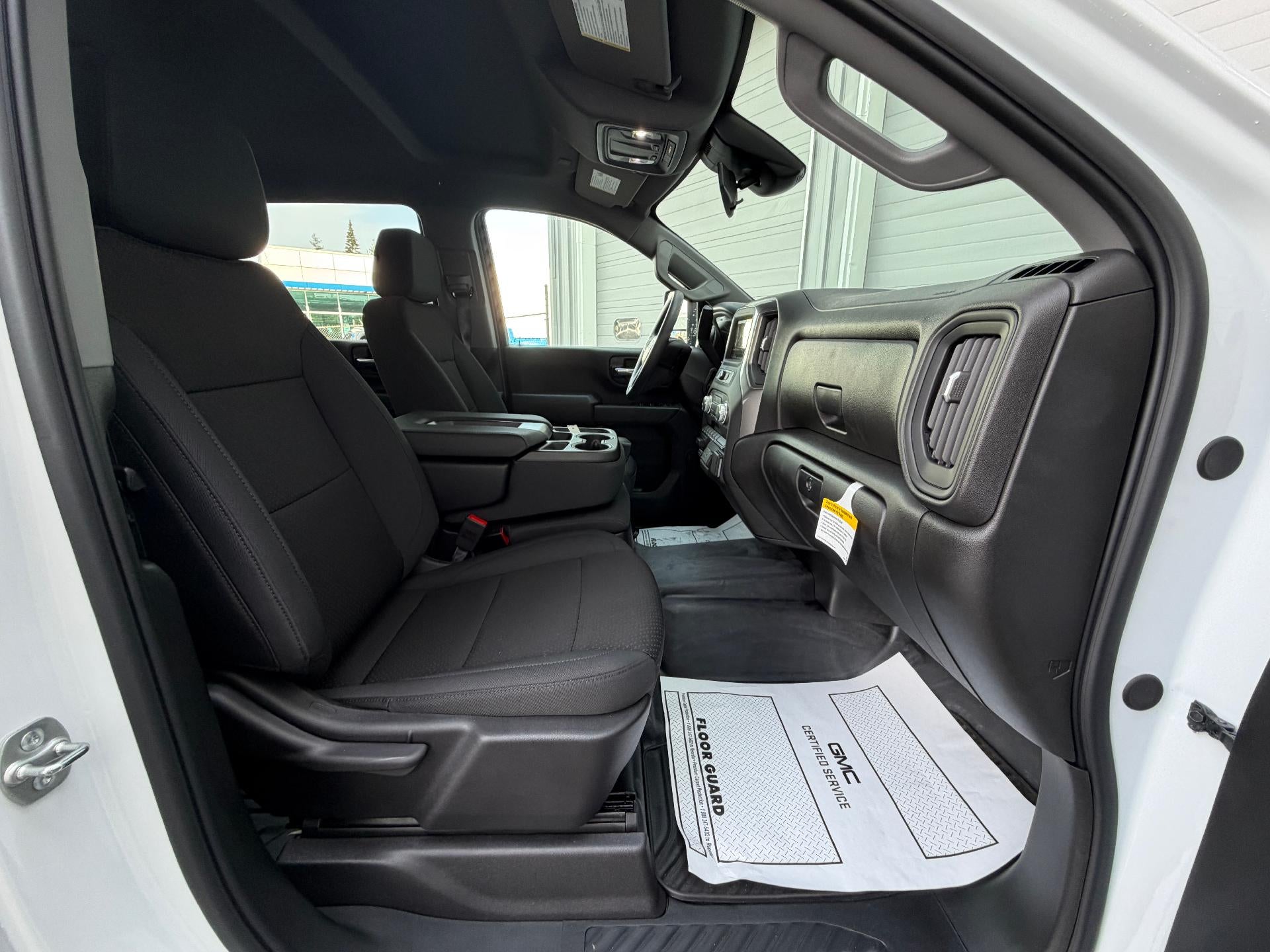 2025 GMC Sierra 2500 HD Crew Cab Standard Box 4-Wheel Drive Pro