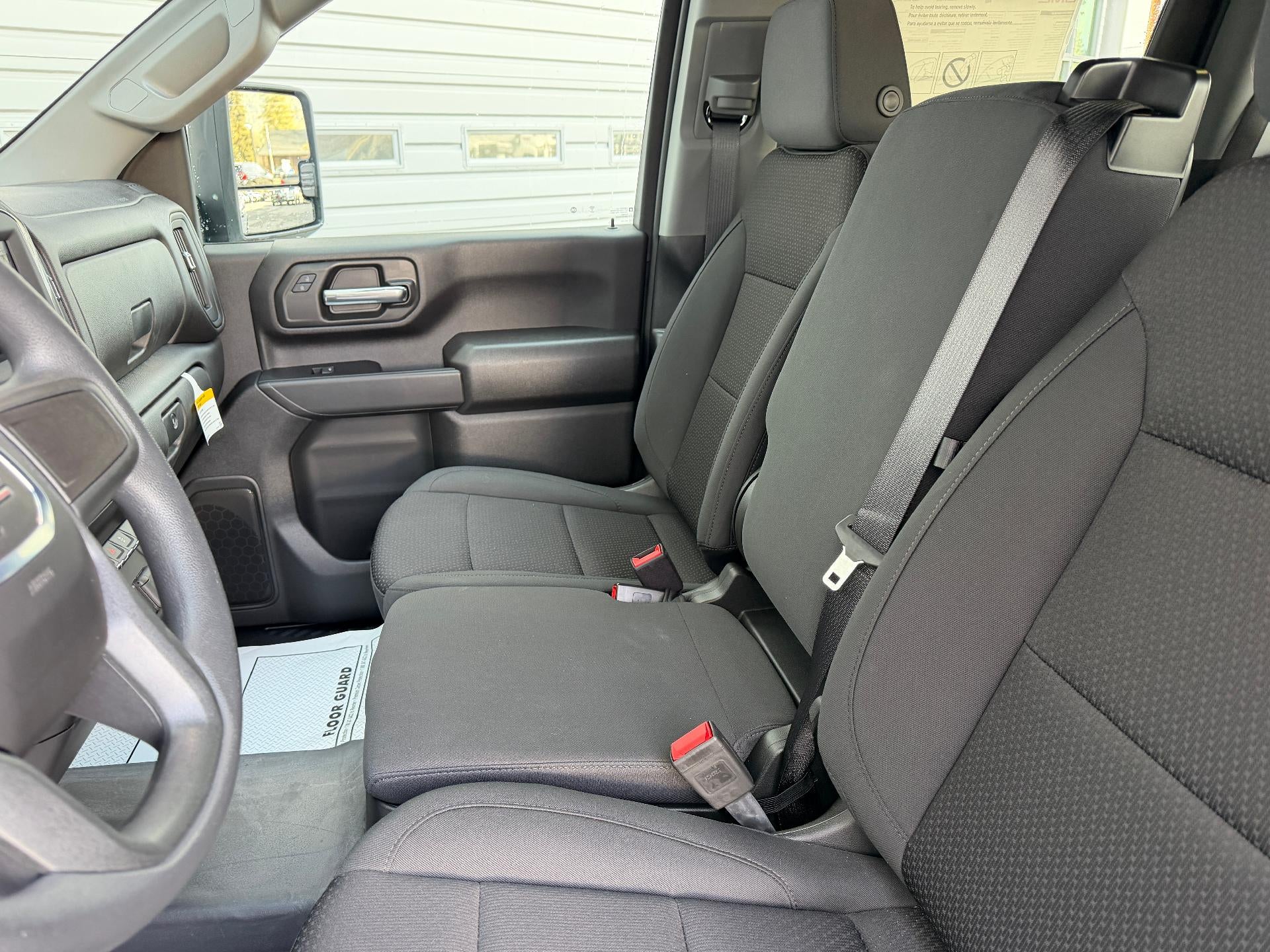 2025 GMC Sierra 2500 HD Crew Cab Standard Box 4-Wheel Drive Pro