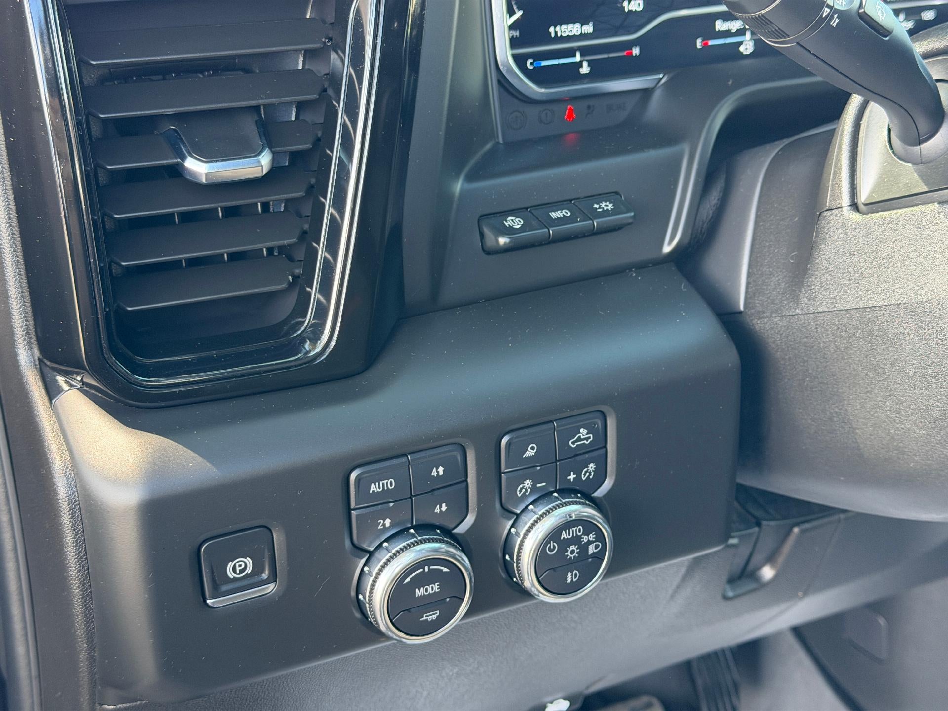 2025 GMC Sierra 2500 HD AT4 /One Owner/ Gas Engine