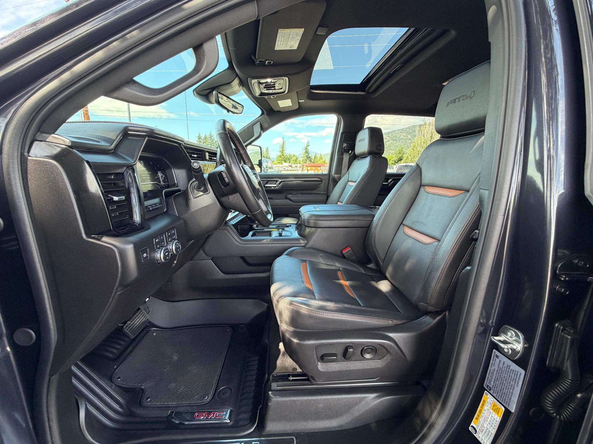 2025 GMC Sierra 2500 HD AT4 /One Owner/ Gas Engine