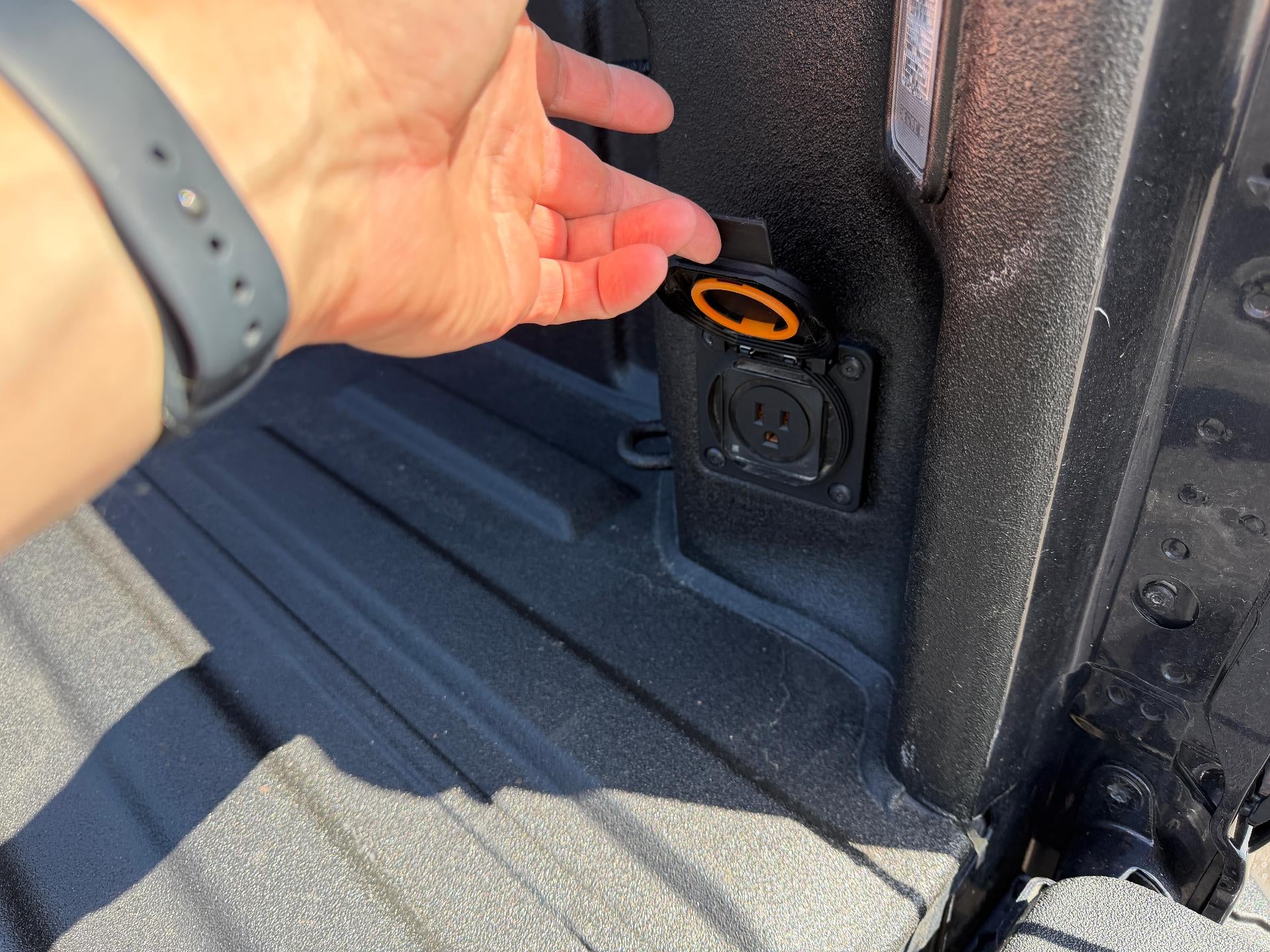 2025 GMC Sierra 2500 HD AT4 /One Owner/ Gas Engine