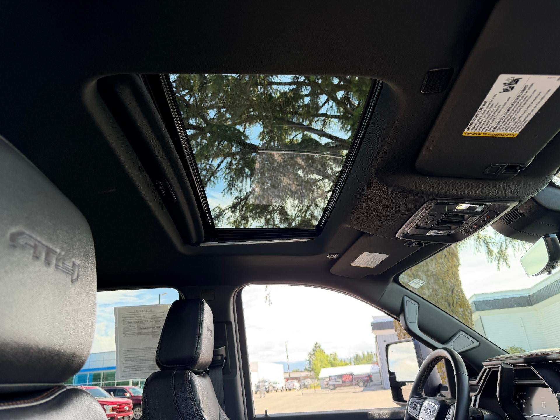 2025 GMC Sierra 2500 HD AT4 /One Owner/ Gas Engine