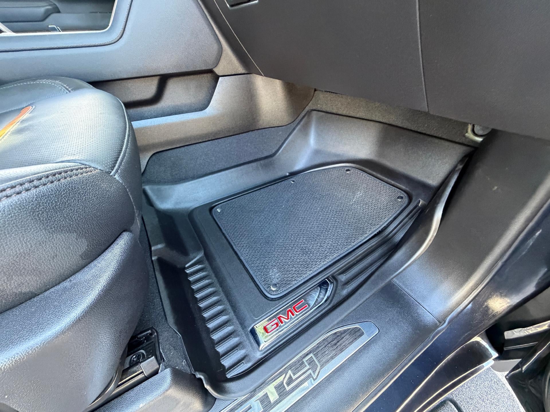 2025 GMC Sierra 2500 HD AT4 /One Owner/ Gas Engine