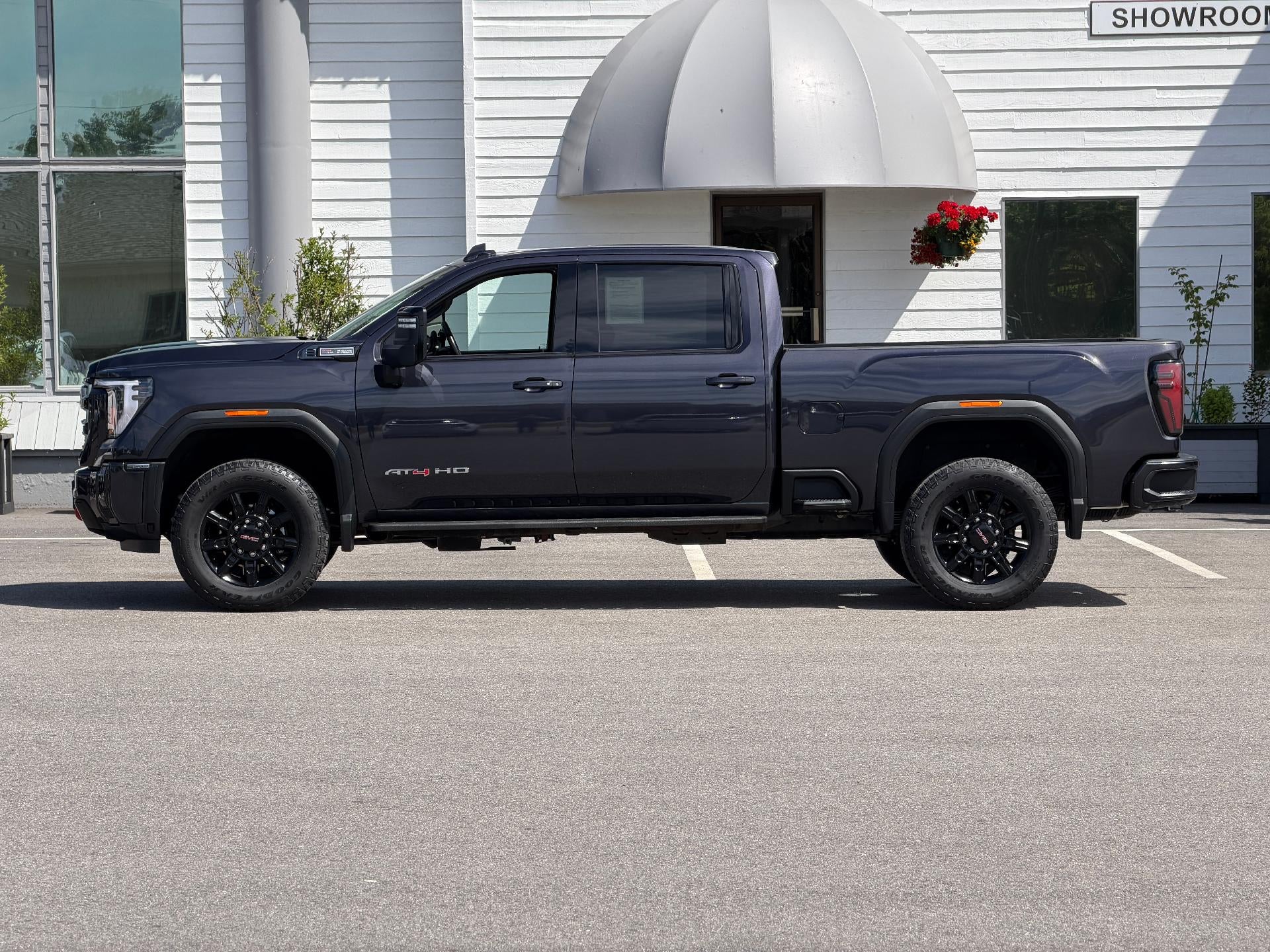2025 GMC Sierra 2500 HD AT4 /One Owner/ Gas Engine