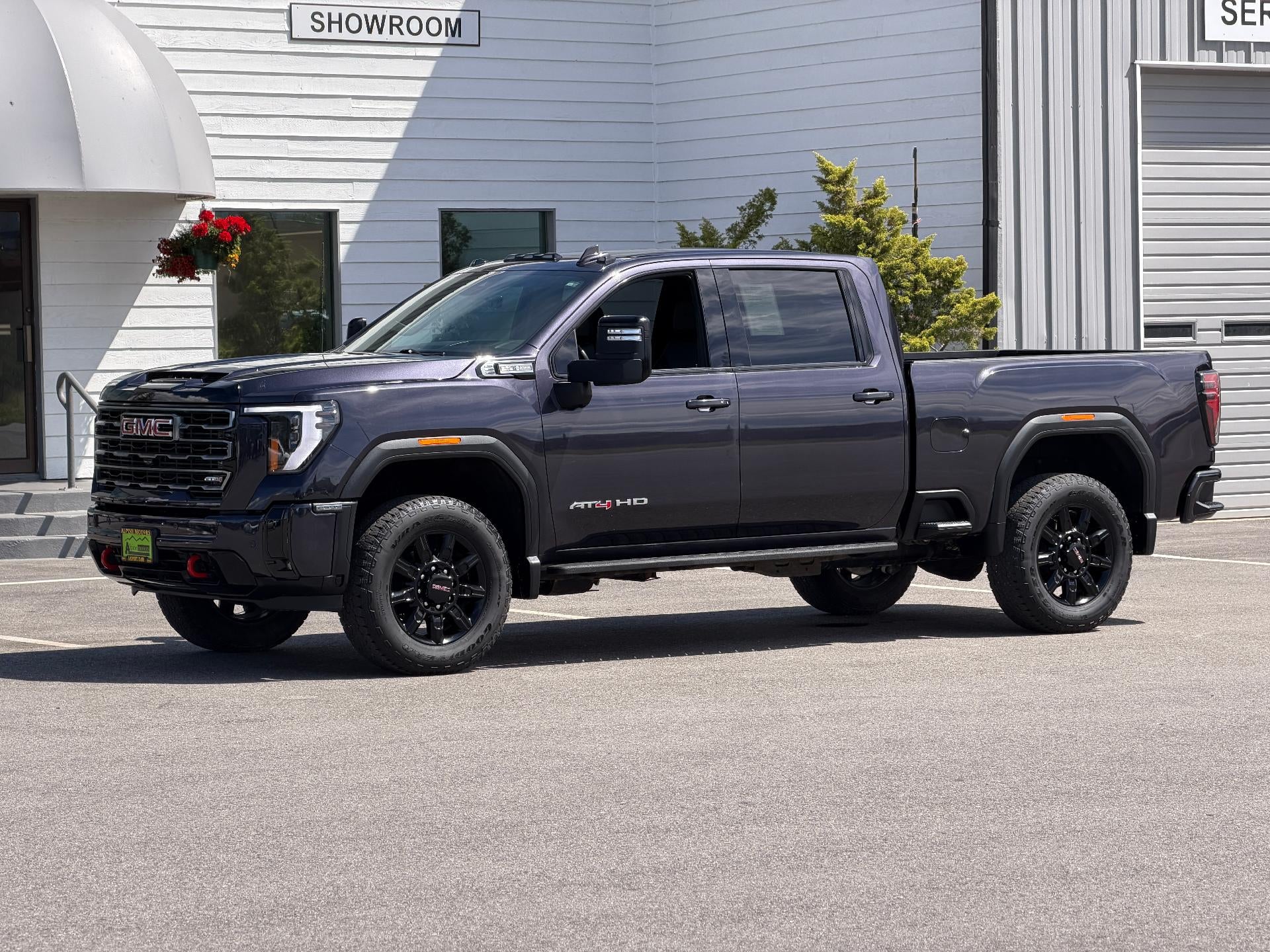 2025 GMC Sierra 2500 HD AT4 /One Owner/ Gas Engine