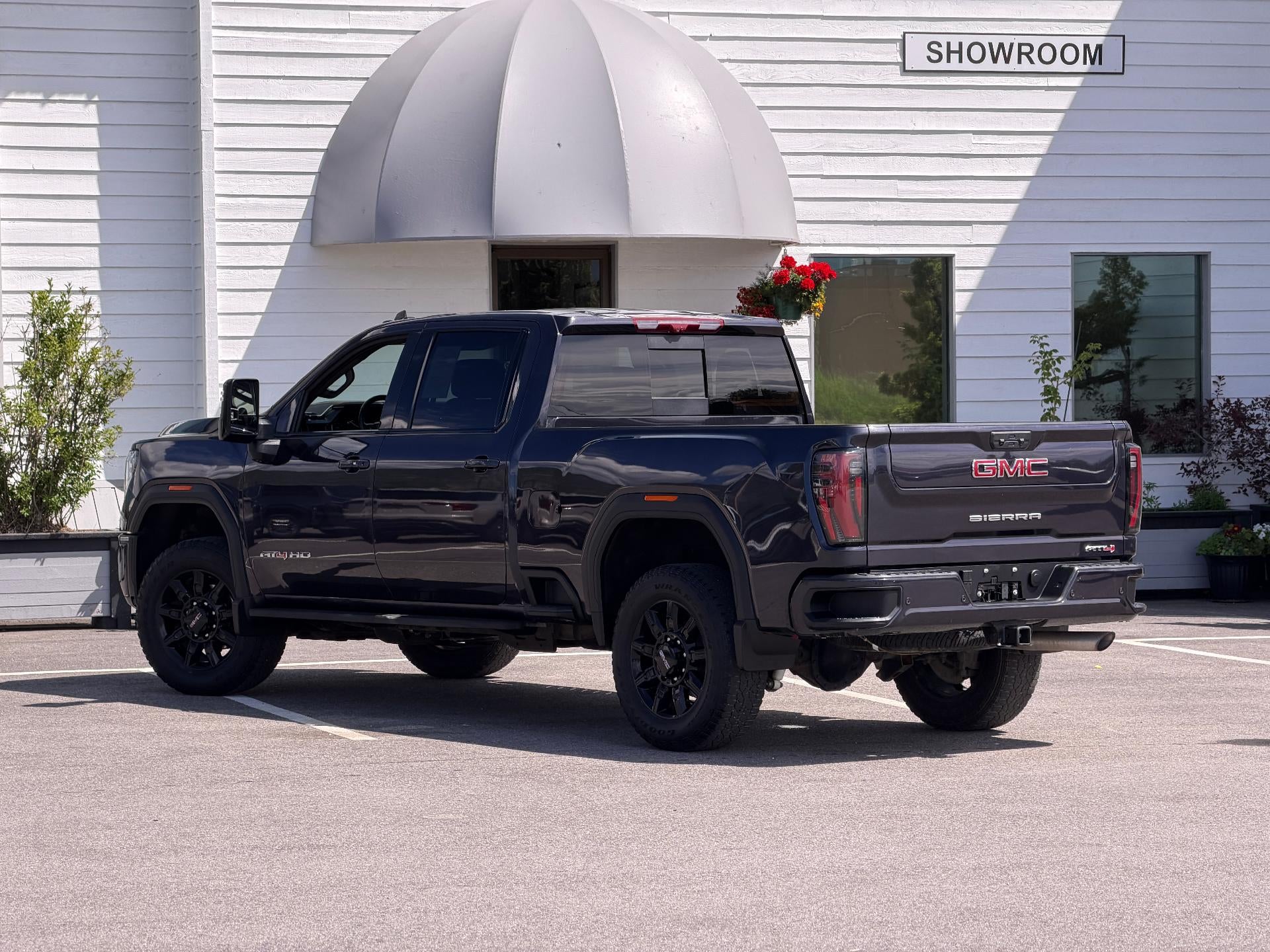 2025 GMC Sierra 2500 HD AT4 /One Owner/ Gas Engine