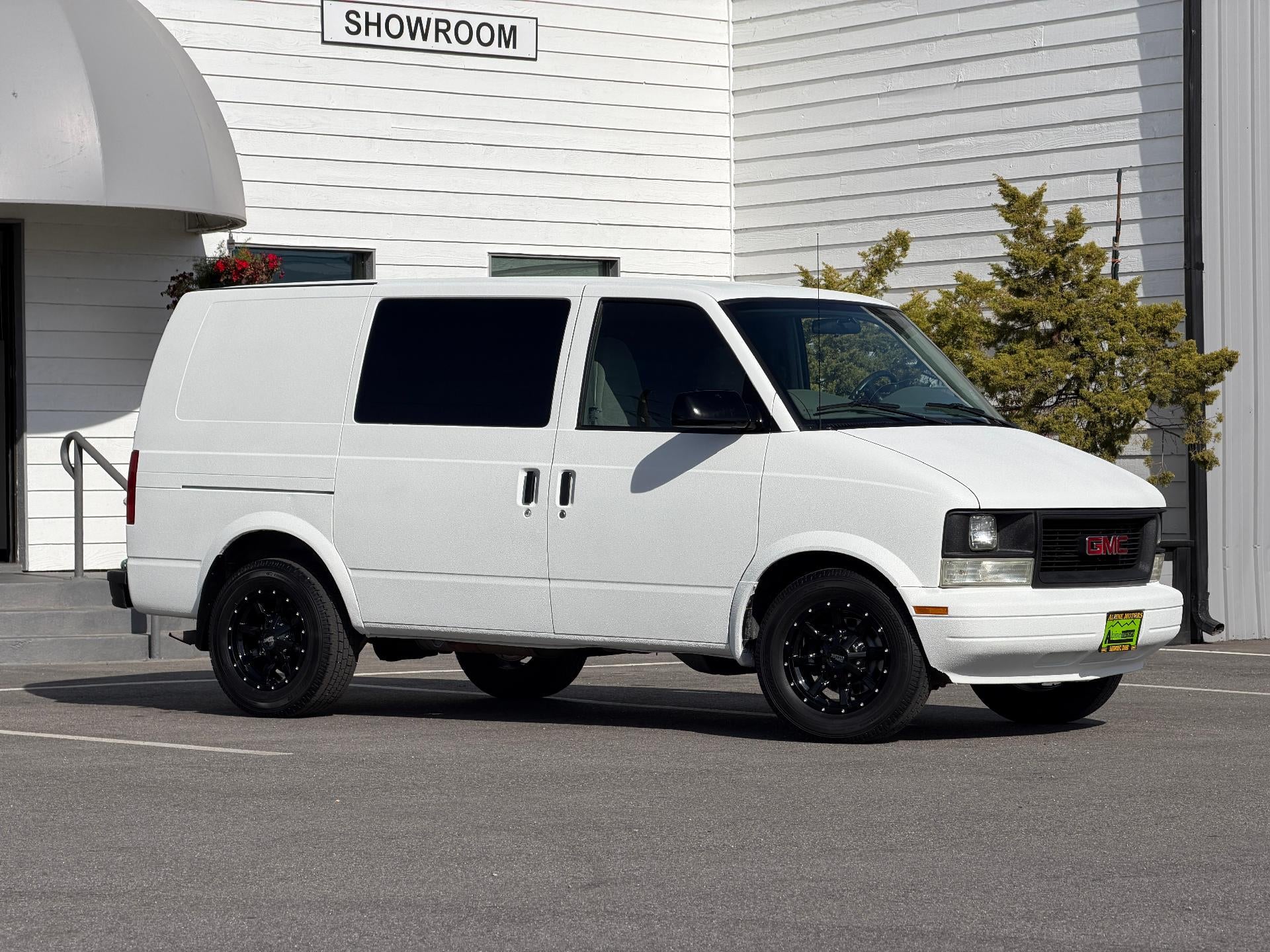 2005 GMC Safari Cargo One Owner