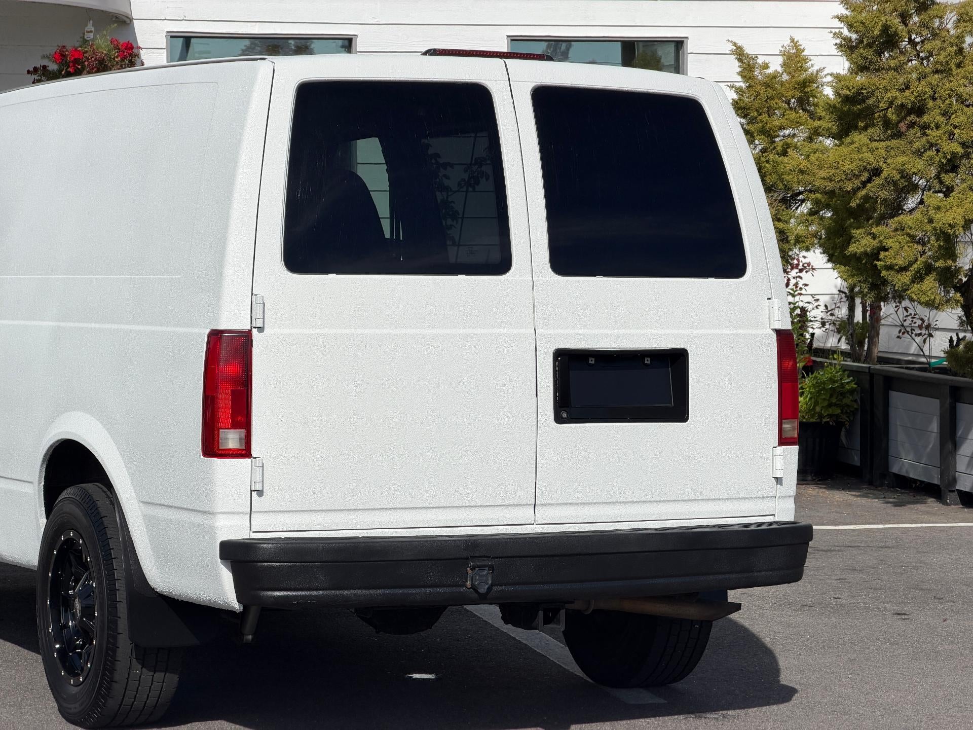 2005 GMC Safari Cargo One Owner