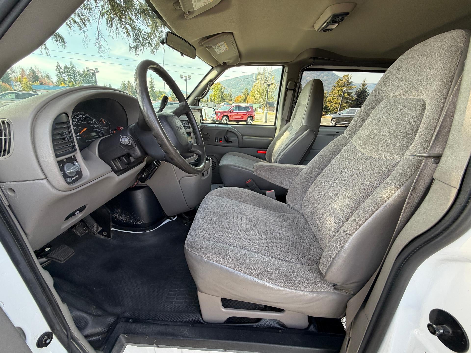 2005 GMC Safari Cargo One Owner