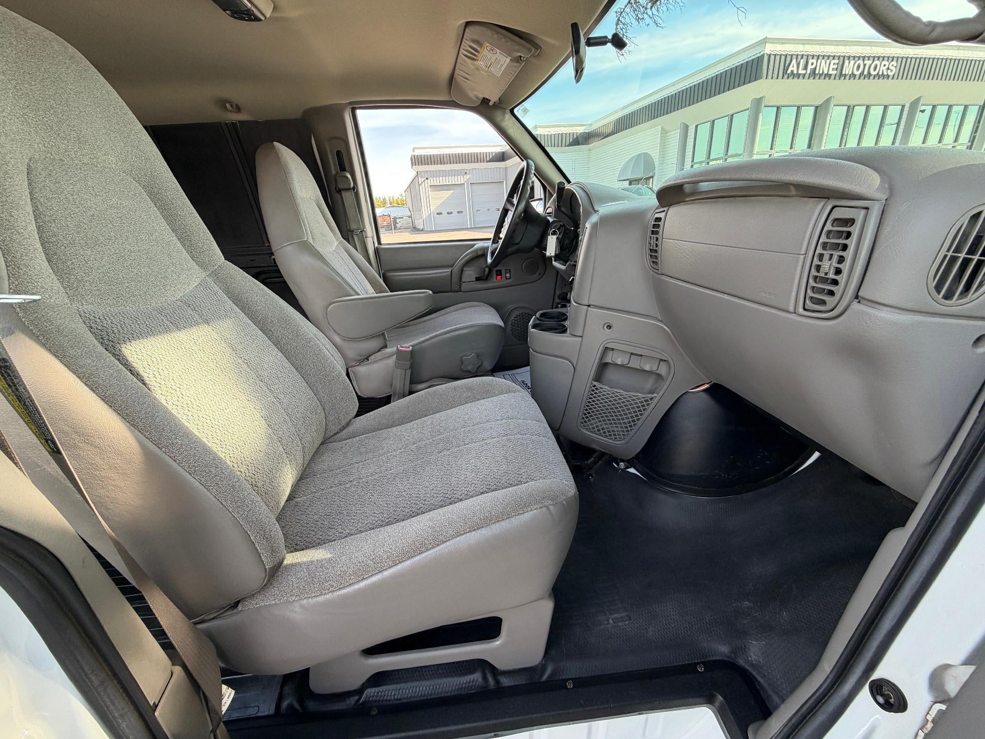 2005 GMC Safari Cargo One Owner
